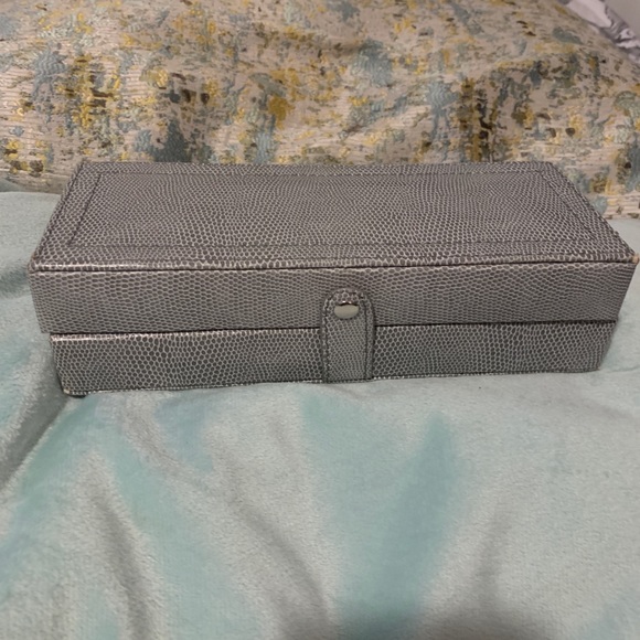 Target Handbags - 🥉Grey Faux Snakeskin Jewelry Travel Case 3/25$